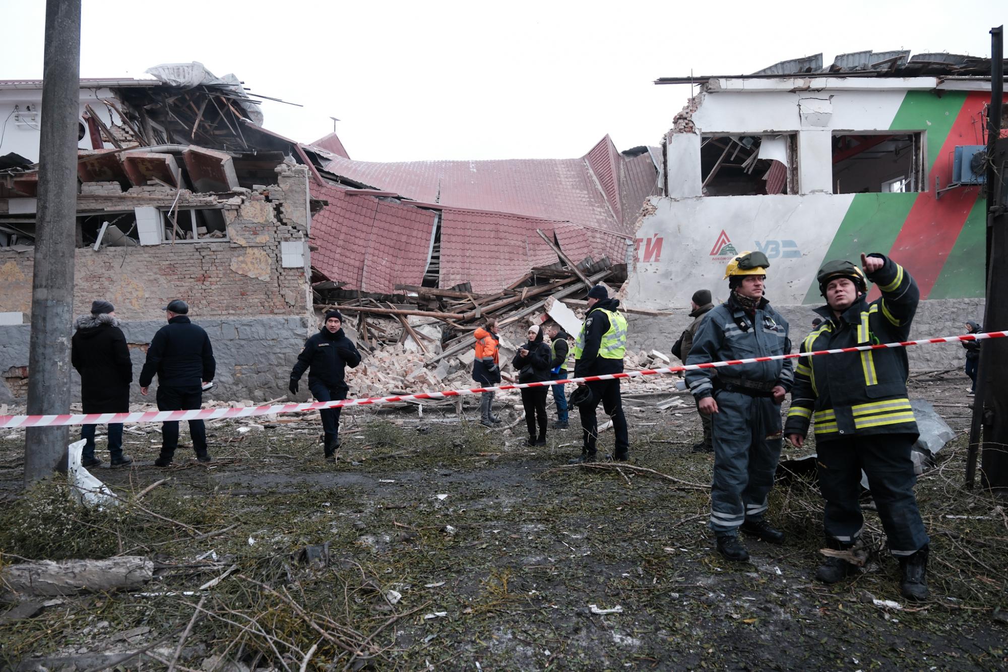 Легендарний стадіон у Києві постраждав через обстріли: фото до і після